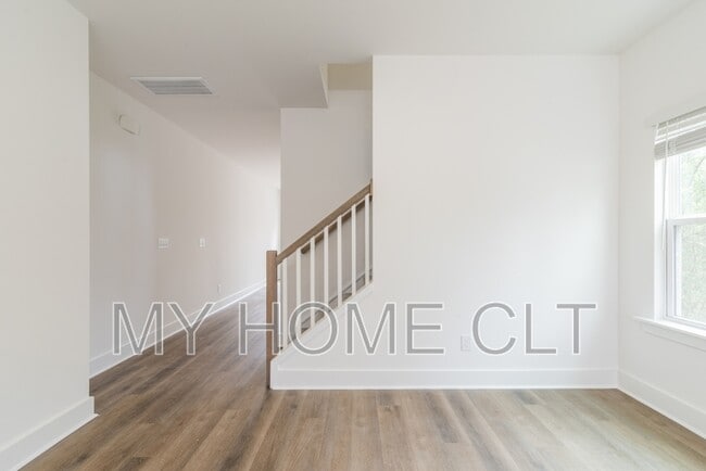 Building Photo - 2617 Dr Carver Rd