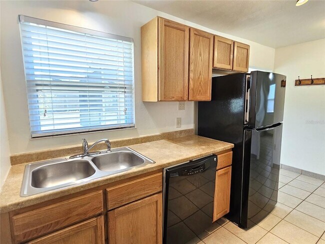 Building Photo - 323 Palmetto Rd W