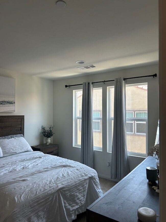 Building Photo - 2 Bed Townhouse in San Marcos