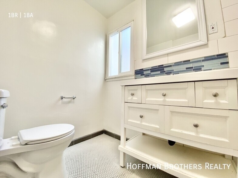 Building Photo - 415 1/2 S. Coronado St