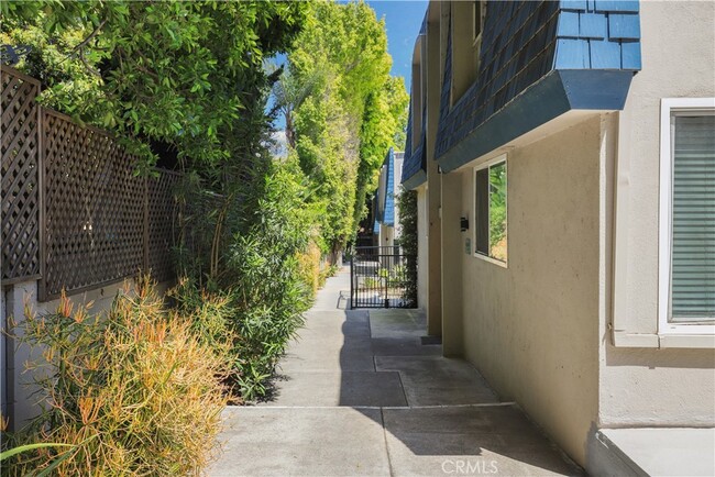Building Photo - 972 Larrabee St