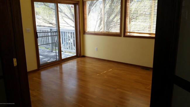 Building Photo - 157 Current Dr