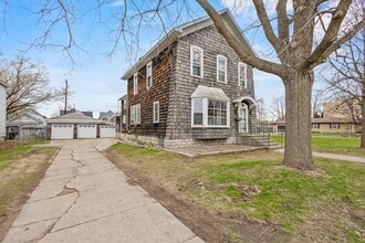 Building Photo - 335 1st St