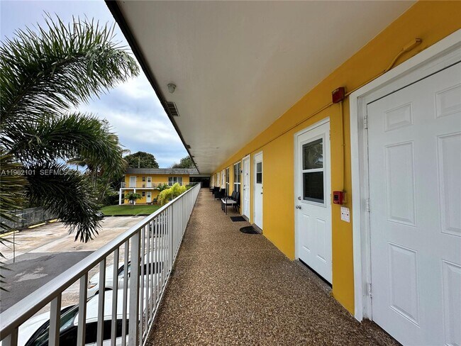 Building Photo - 2822 Van Buren St