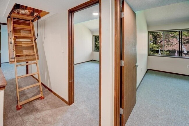 Building Photo - 296 Brown Bear Crossing