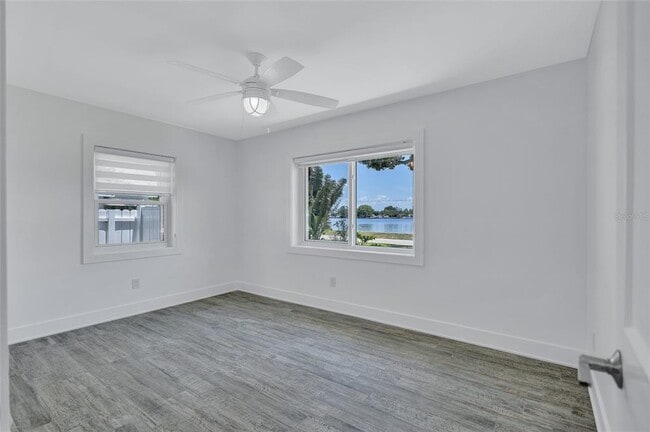 Building Photo - 4321 Sunrise Dr S