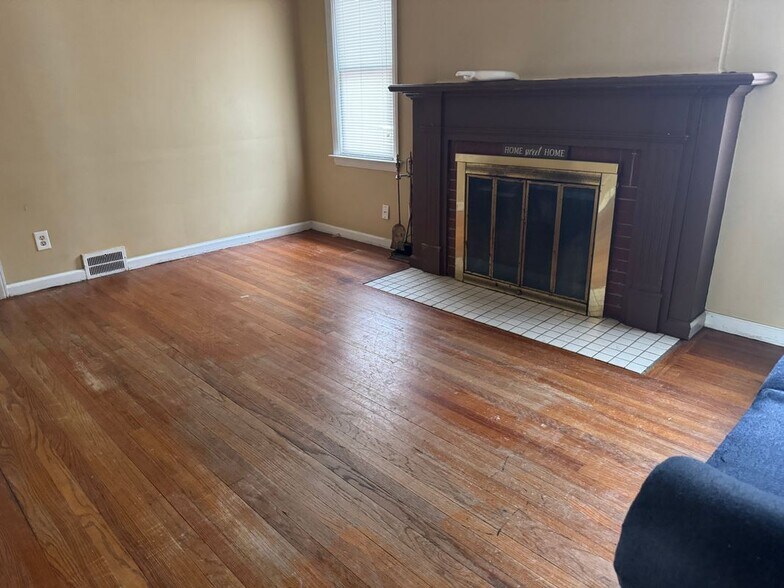 Building Photo - 6177 Hereford St