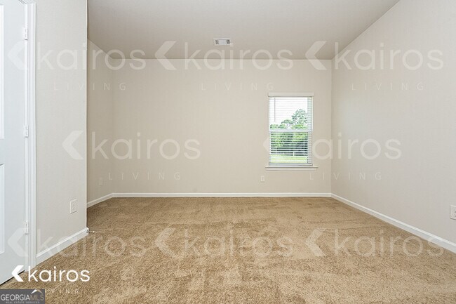 Building Photo - 7000 Pinehurst Way N