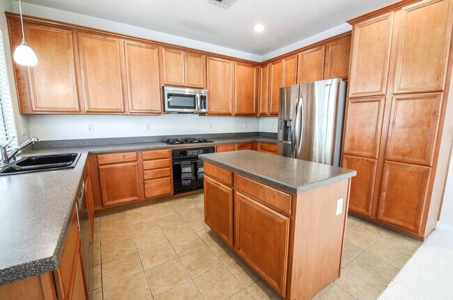Building Photo - 3 BEDROOM SPACIOUS HOME IN SUMMERLIN!