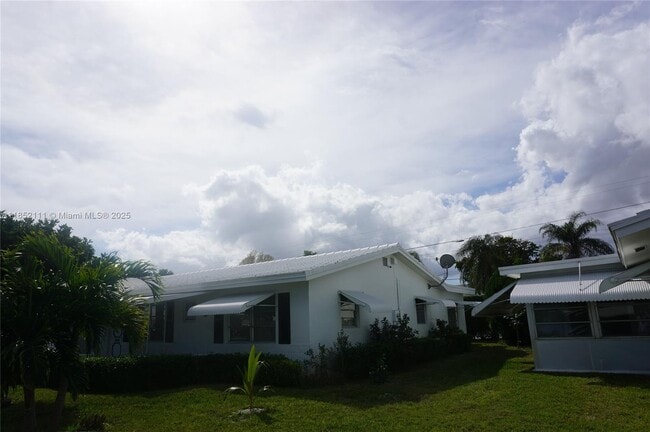 Building Photo - 708 SW 24th St