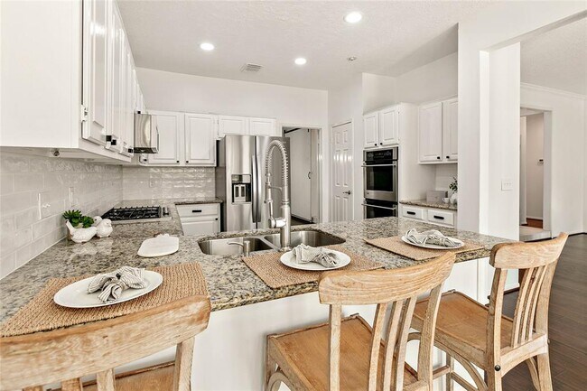 Building Photo - 304 E Golden Arrow Cir