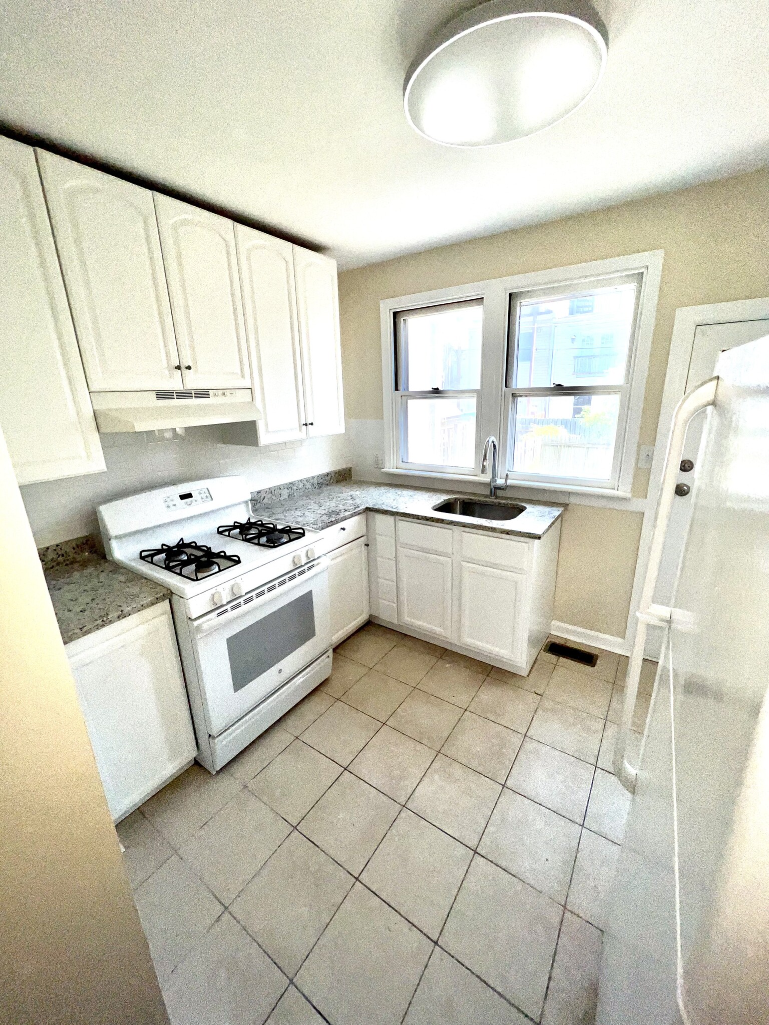 kitchen - 1323 Cooksie St