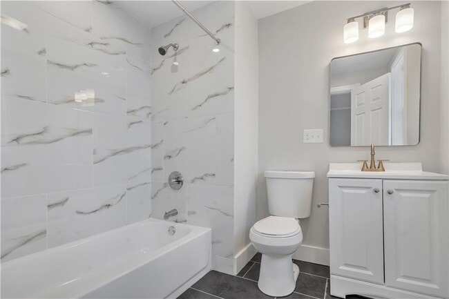 Building Photo - 382 Orms St