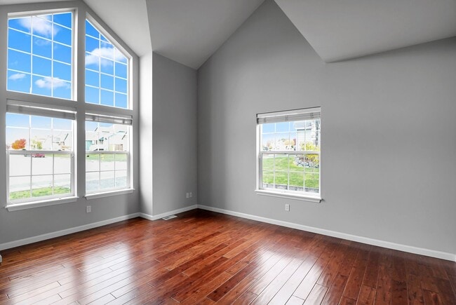 Building Photo - 3 Bed 2.5 Bath - Fireside - RV/Boat Parking - Fort Nugent Park