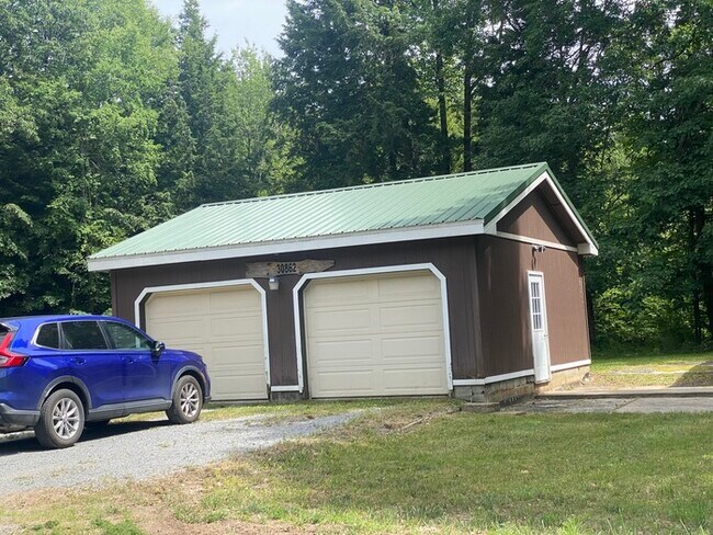 Building Photo - Secluded 4 bedrooms 3 baths with 2 car garage and fenced in yard in the town of Rutland for rent!