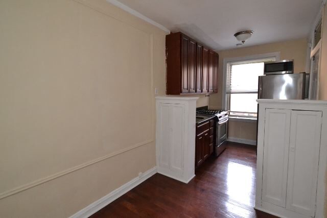 Building Photo - 547 W Surf St
