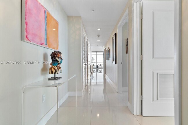 Building Photo - 3737 Collins Ave