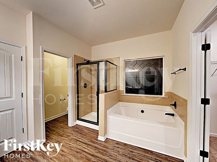 Building Photo - 8030 Gracen Dr