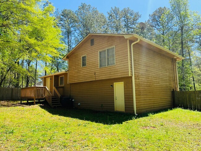 Building Photo - Great location, large wooded and fenced ya...