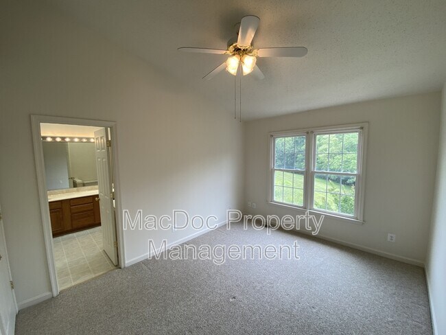 Building Photo - 106 Batley Ct