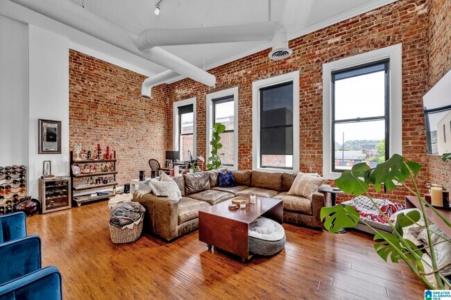 Primary Photo - 2112 Morris Ave