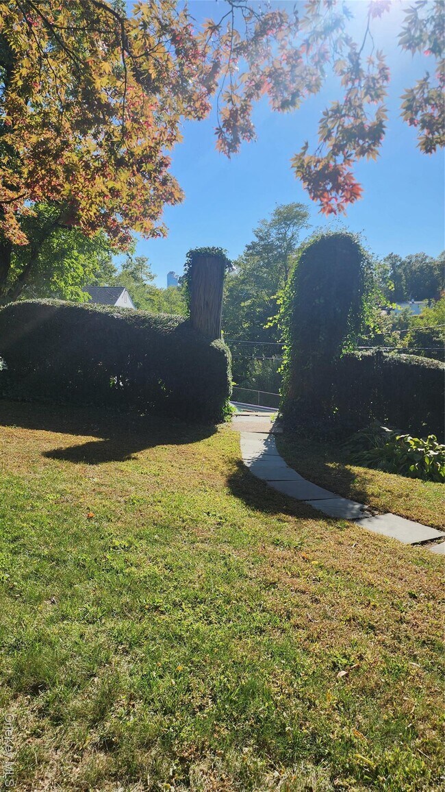 Building Photo - 22 Beech St