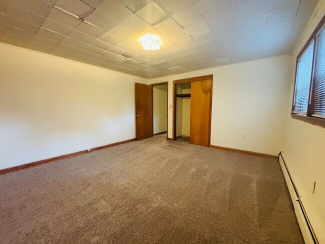 Building Photo - 208 Broce Dr