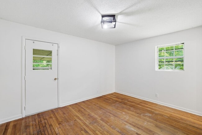 Building Photo - In the Heart of Hixson! 3 beds, 2 baths, Recent Updates! Housing Voucher Accepted.