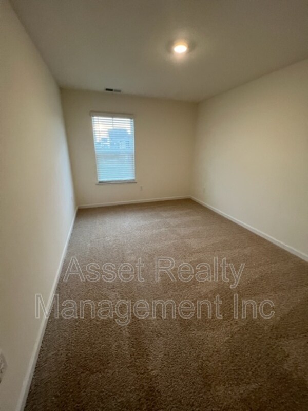 Building Photo - 323 Everleigh Cir