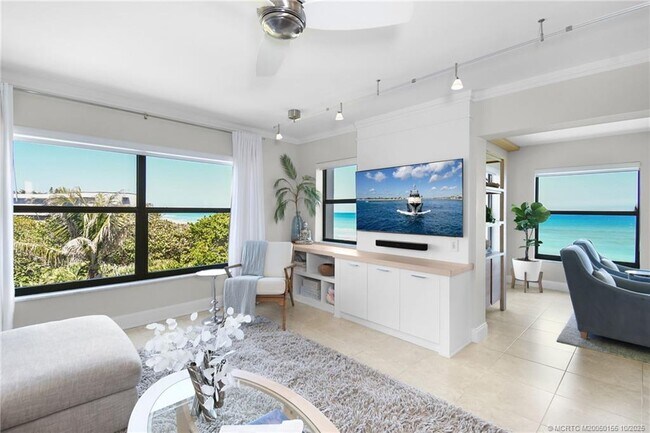 Building Photo - 1289 NE Ocean Blvd