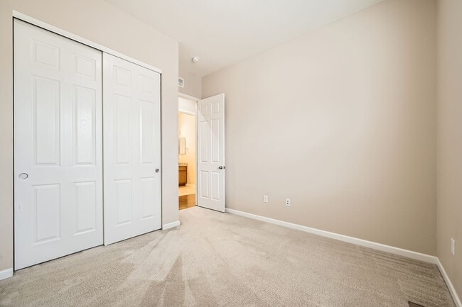 Building Photo - 4 Bed/4Bath Ranch-style home in the sought-after Meadow Mountain Villas community of southwest Lo...