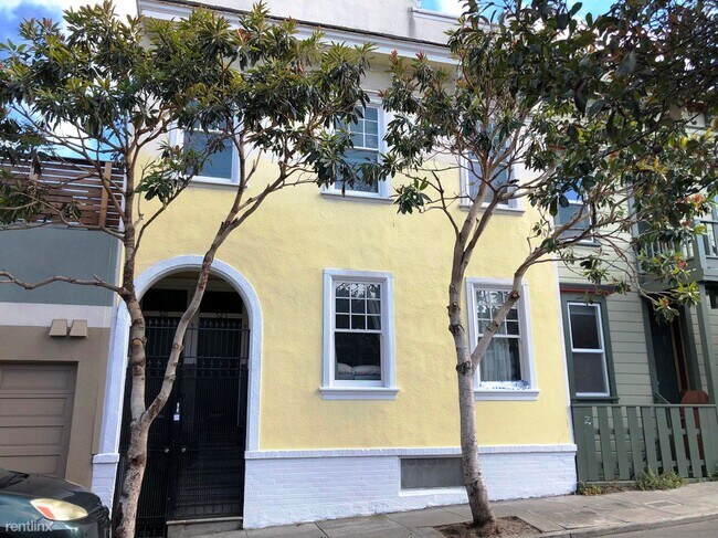 Primary Photo - 521 Ivy St
