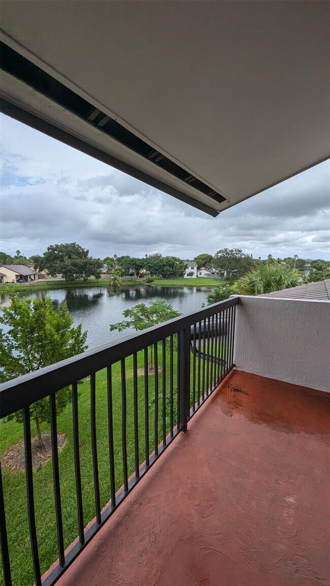 Building Photo - 9919 Nob Hill Ln