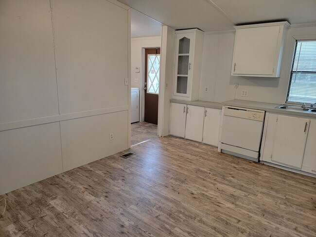 Building Photo - Adorable 3/2 in Homosassa!!