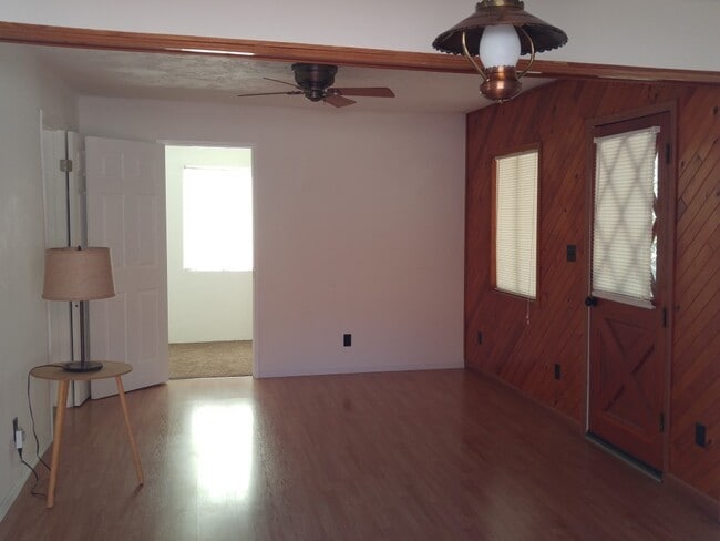 Building Photo - Cute Home in Shasta Lake City 1 bed 1 Bath but has a office area that doubles as a bedroom