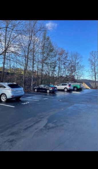 Building Photo - 106 Cedar Rdg Dr