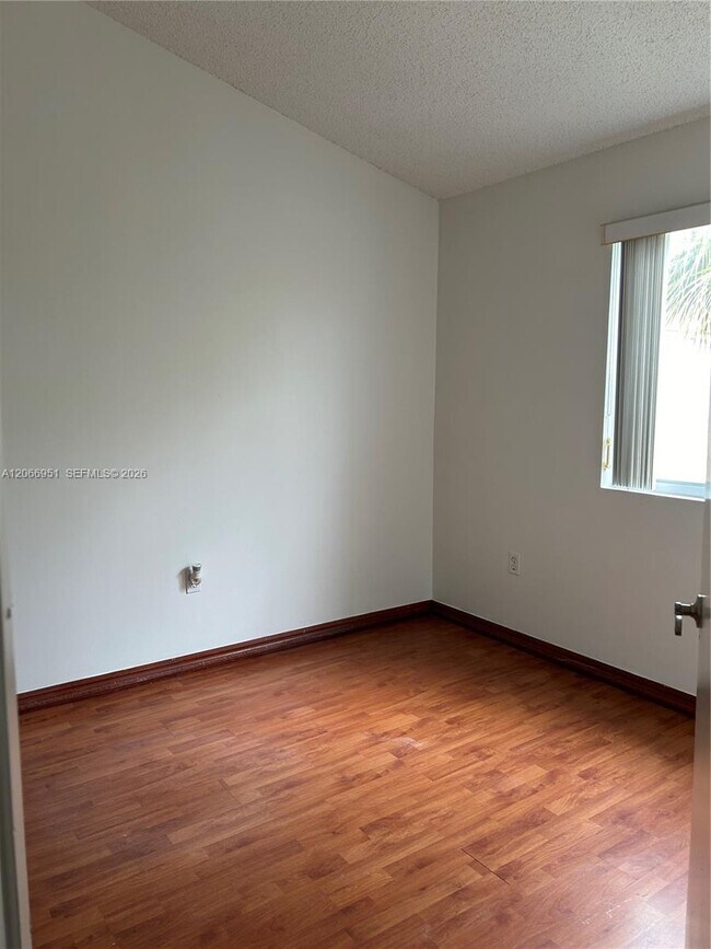 Building Photo - 6245 SW Kendale Lakes Cir