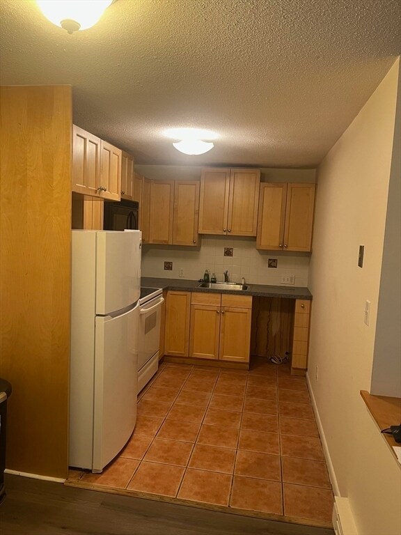 Building Photo - 131 Mellen St