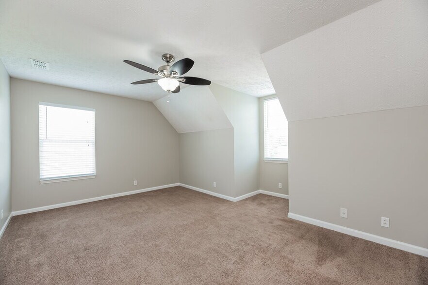 Building Photo - 1611 St Andrews Dr