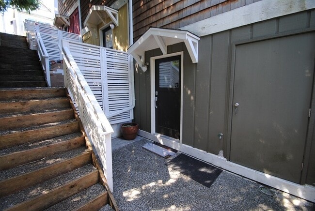Building Photo - 39 Etruria St