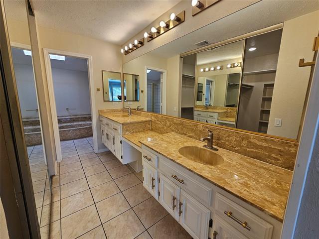 Building Photo - 3213 Saddlehead Dr