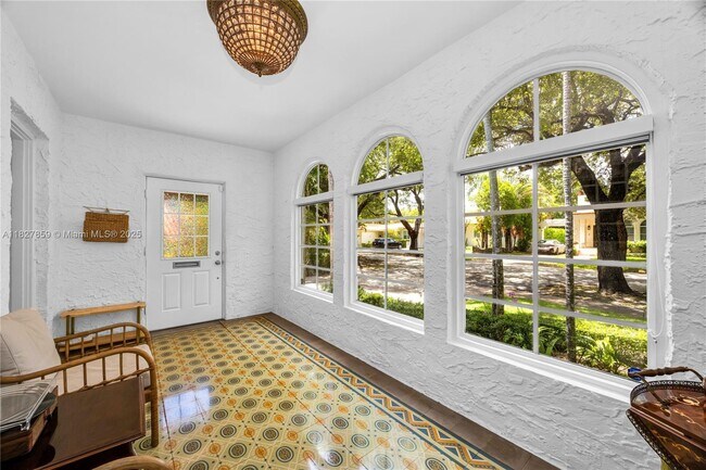 Building Photo - 410 Majorca Ave