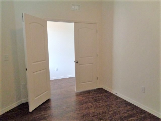 Building Photo - 11850 Thicket Wood Dr