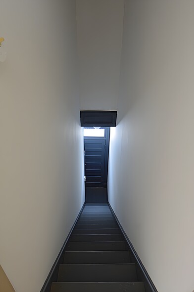 Building Photo - 2025 Grove Ave