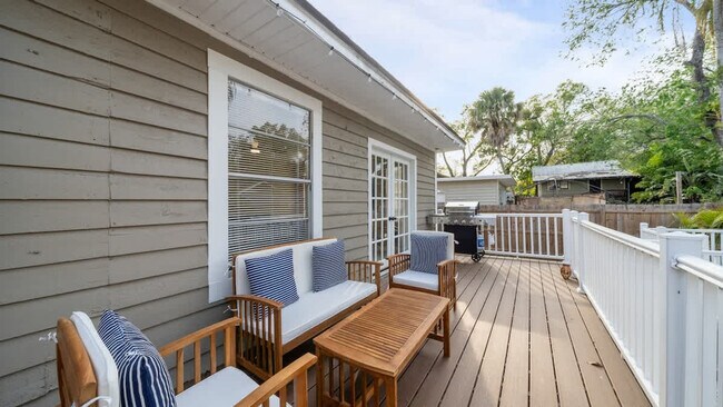 Building Photo - 307 W Haya St