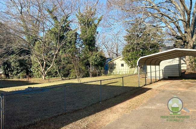 Building Photo - 305 Perry Rd