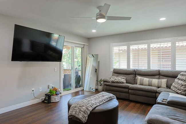 Building Photo - 2 Bed / 2 Bath Condo for Rent – Mission Valley