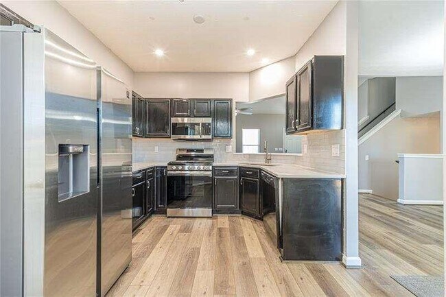 Building Photo - 2716 Lake Park Ridge W