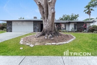 Building Photo - 2666 Luce Dr W