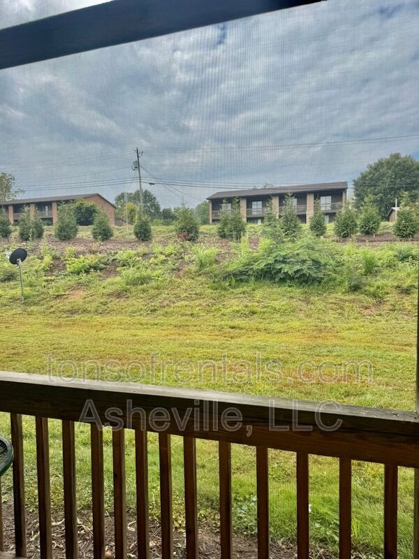 Building Photo - 93 Foxden Dr